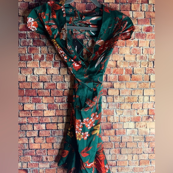 Pretty Little Thing Floral Dress - Picture 2 of 4